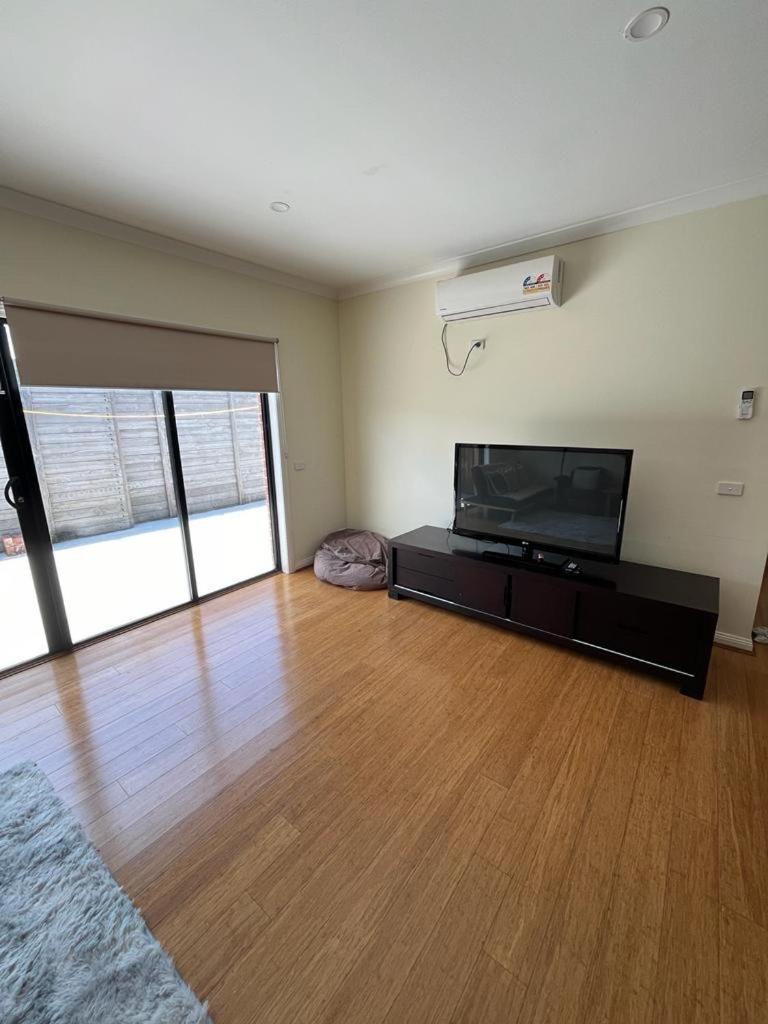 Spacious & Sunny 2Br With Garage,11 Min To Airport Villa Melbourne Buitenkant foto