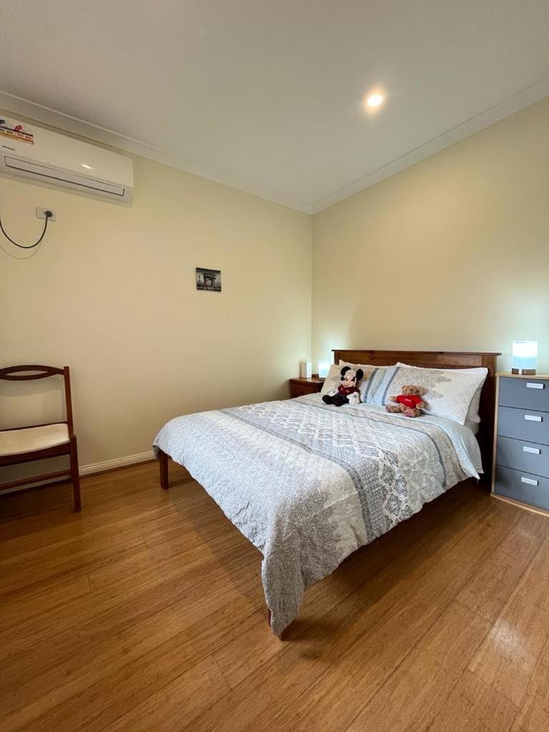 Spacious & Sunny 2Br With Garage,11 Min To Airport Villa Melbourne Buitenkant foto